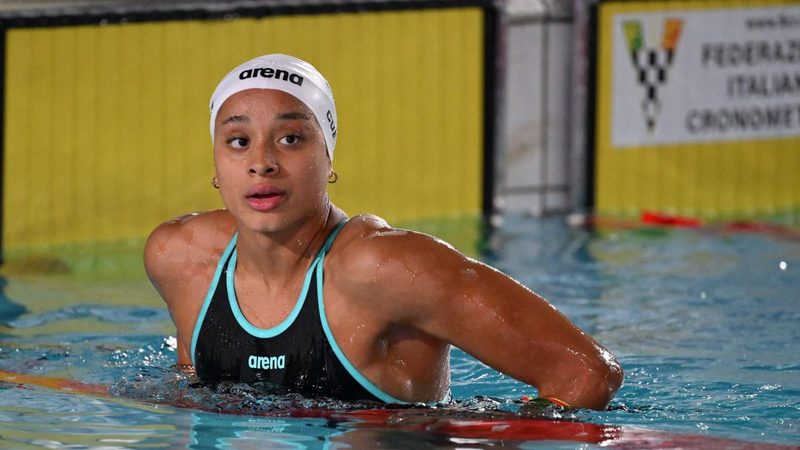 Sara Curtis trionfa nei 50 sl e sfiora il record, Ceccon solo terzo nei 200 dorso