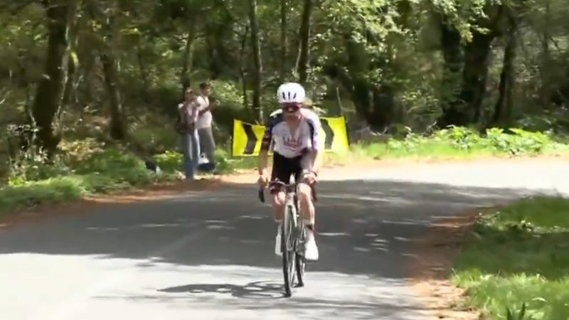 Adam Yates brilla en Cabeza de Meda y se encamina hacia la victoria en O Gran Camiño