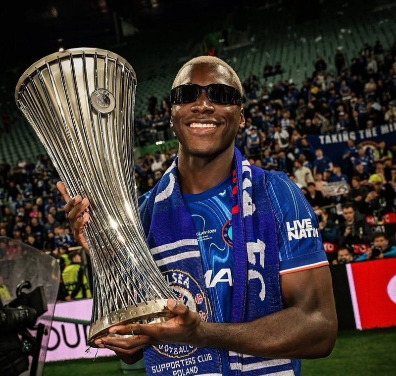 Moises Caicedo rinnova con il Chelsea fino al 2033: “Voglio diventare una leggenda”