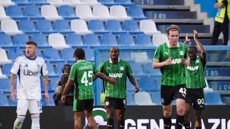Il Sassuolo supera il Como: la crisi dei lombardi si aggrava, Juve e Milan sorridono