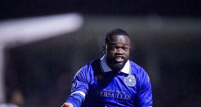 Le FC Versailles brille à la mi-temps, Caen devant, Dijon et Sochaux muets