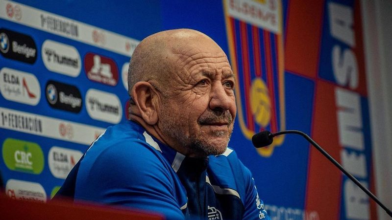 Claudio Barragán anticipa un duelo complicado ante el Cartagena: "Saber sufrir es clave"