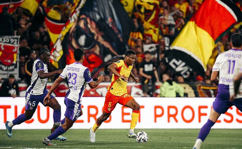 Lens busca a virada emocionante sobre Toulouse e se aproxima do PSG na Ligue 1