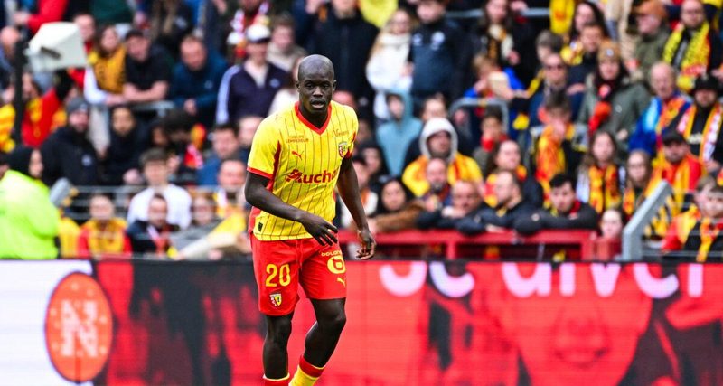 L'avenir incertain de Malang Sarr : Le Racing Club de Lens face à un dilemme majeur