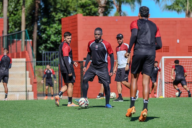 Matheus Sales analisa desempenho do Botafogo-SP e alerta sobre gols nos acréscimos