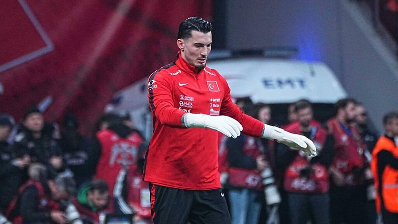 FC Bayern prüft Wechsel von Nationalkeeper Ugurcan Cakir und weitere Transfergerüchte