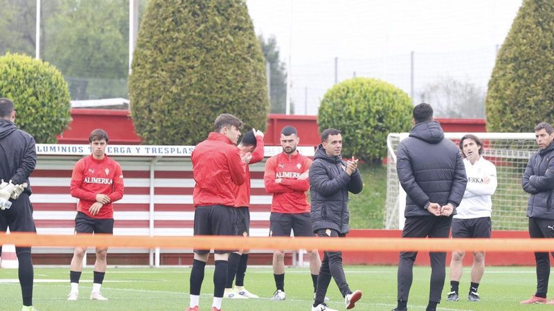 Borja Jiménez insiste en la lucha del Sporting por el play-off: "Mientras hay vida..."