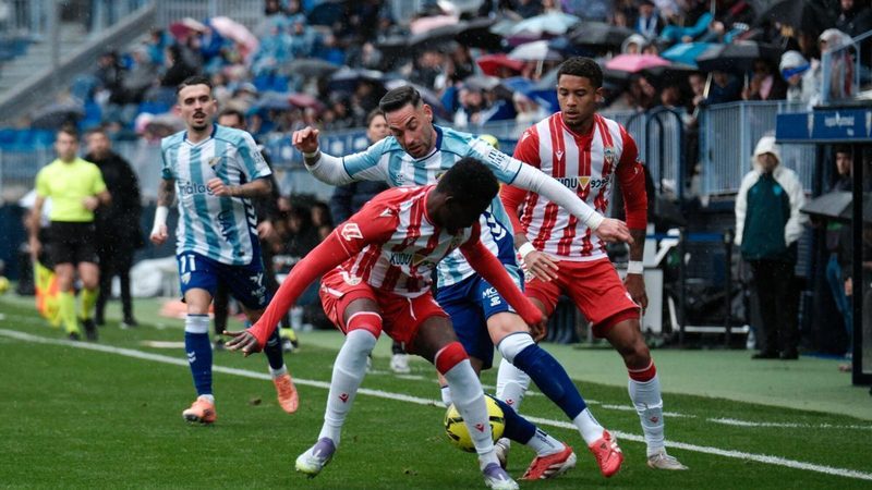 El Málaga CF busca el ascenso directo ante un Almería en crisis este 19 de abril