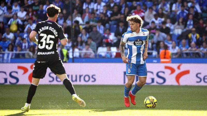 El Deportivo espera en la barrera mientras la Segunda División se agita este fin de semana