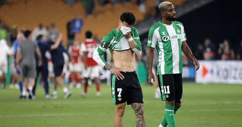 El Betis se despide de Europa en la noche más amarga de la era Pellegrini