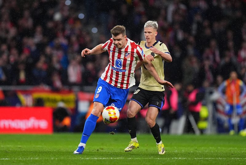 Barcelona Eyes Atletico's Sorloth Amid Lewandowski's Future Uncertainty