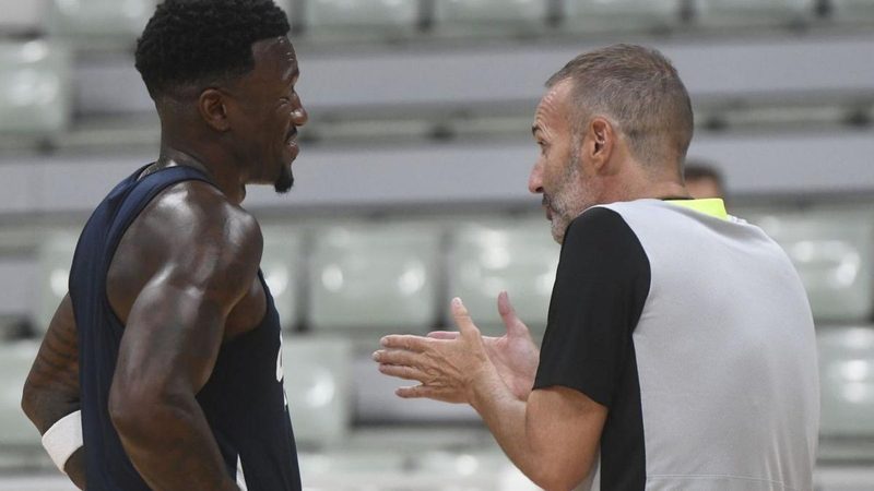 Sito Alonso analiza la baja de Dylan Ennis y el debut de Jaylen Hands