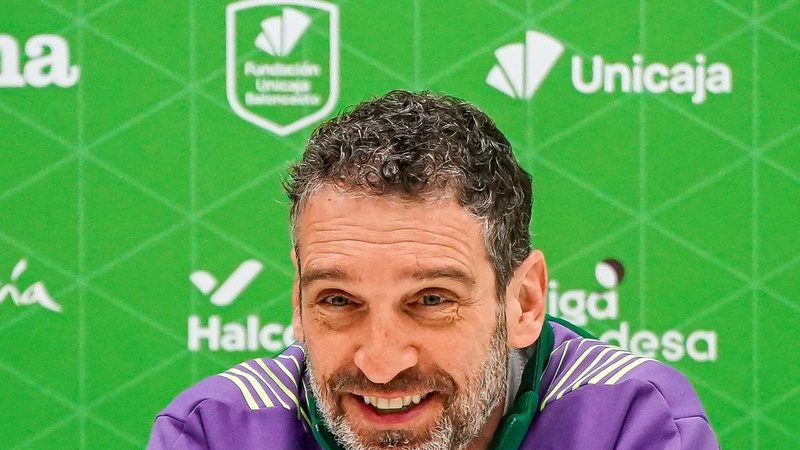 Ibon Navarro analiza la situación del Unicaja antes del duelo contra Covirán Granada