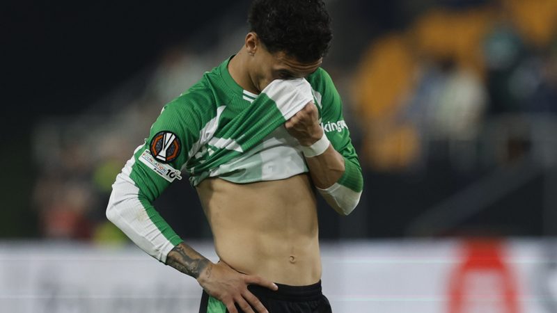 El Betis se desploma en casa y pierde la oportunidad de soñar en Europa