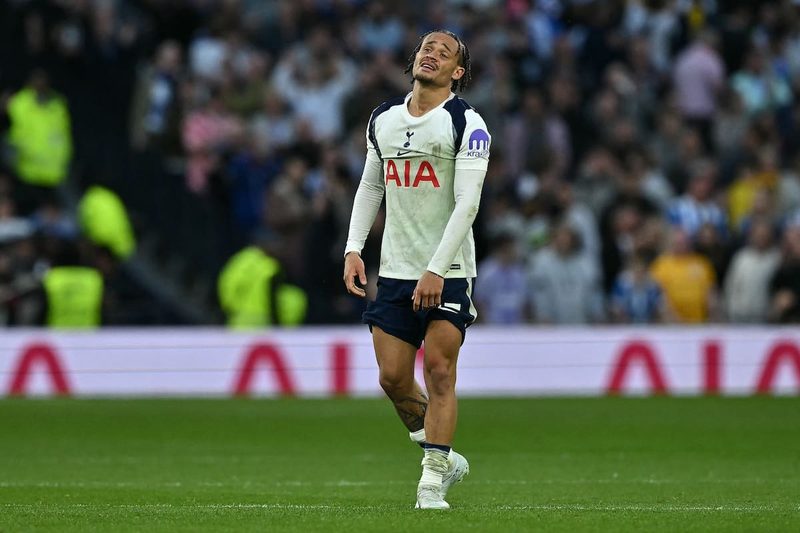 Un gol agónico condena a Tottenham a la zona de descenso tras un empate con Brighton