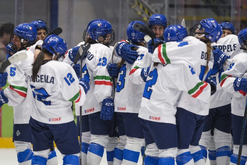 Italia femminile di hockey su ghiaccio in corsa per una storica medaglia