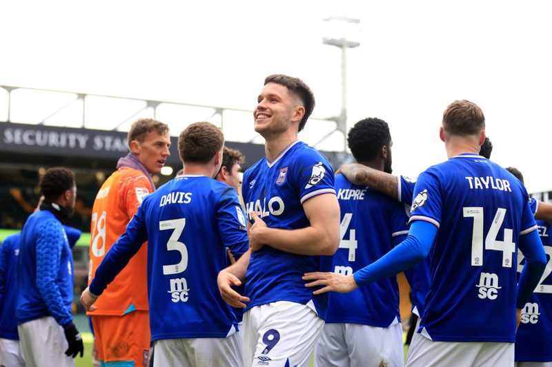 Spannender Schlussspurt in der Championship: Wer schafft den Aufstieg in die Premier League?