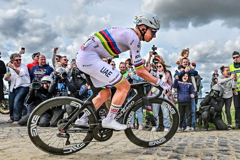 Pogacar critica Shimano: "Bicicletta inadeguata" dopo la Parigi-Roubaix