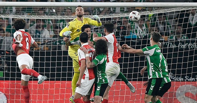 La polémica elección de Pau López: Pellegrini defiende su decisión en Europa League