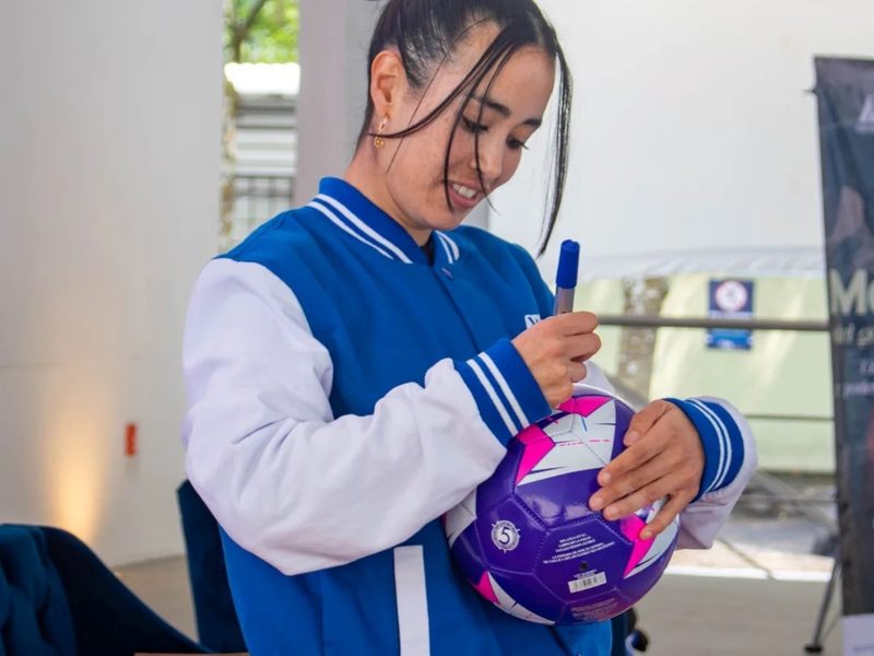 Sancionan a Sergio Bueno por insultar a árbitra que dirigirá en el Mundial 2026