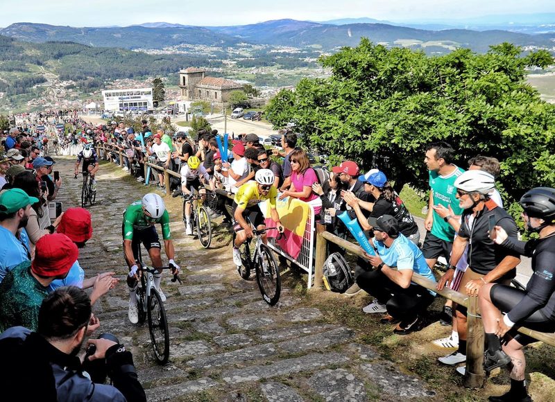 Adam Yates conquista O Gran Camiño y se prepara para el Giro de Italia