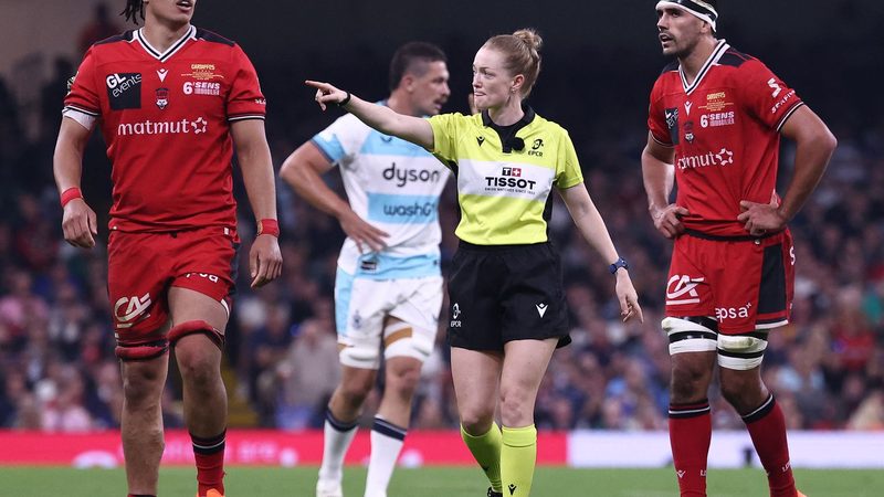 Hollie Davidson, première femme arbitre d'un match de Top 14 : "On aura manqué quelque chose"