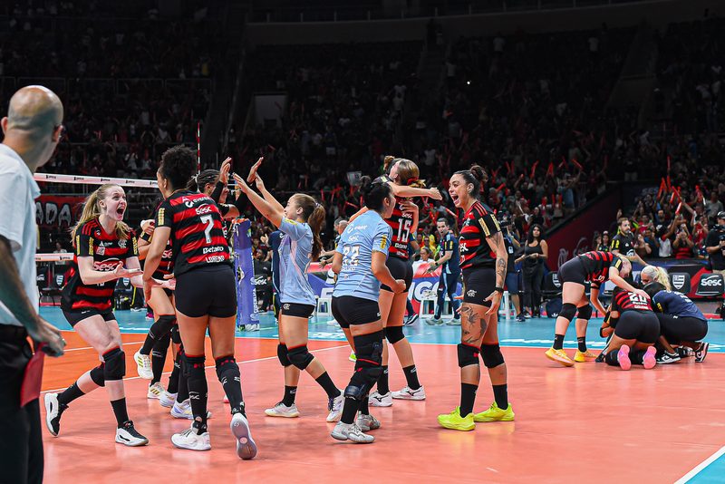 Sesc-Flamengo supera Praia Clube em virada épica e força terceiro jogo na semifinal