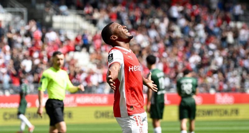 L'ESTAC Troyes se relance, le Stade de Reims l'emporte dans le choc face au Red Star