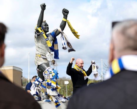 Leeds Eyes Safety Against Wolves as Newcastle Aims to Rise Over Bournemouth