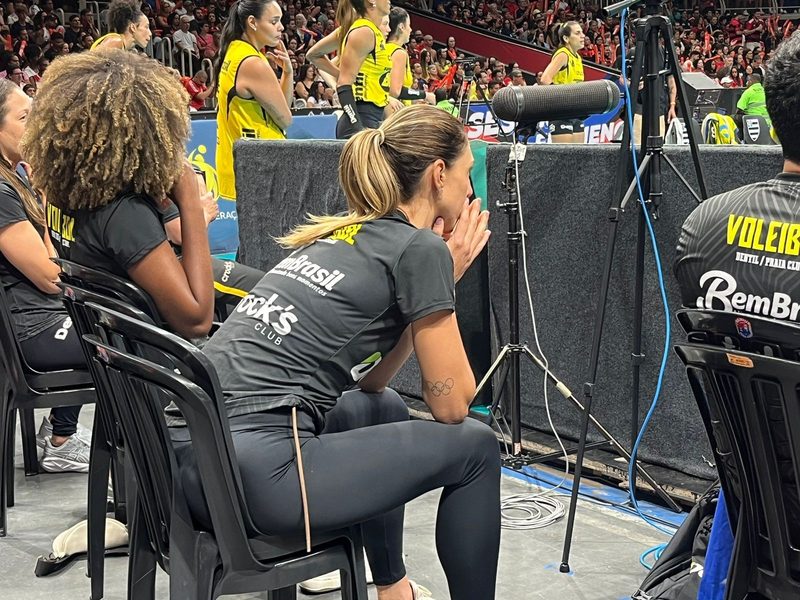 Carol Gattaz reflete sobre a torcida: "É uma sensação de impotência muito grande"