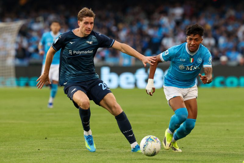 Il Napoli crolla in casa contro la Lazio e consegna lo scudetto all'Inter