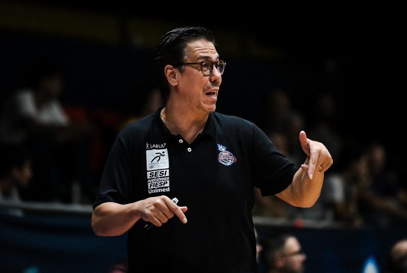 Helinho celebra vice na BCLA e projeta busca pelo quinto título no NBB