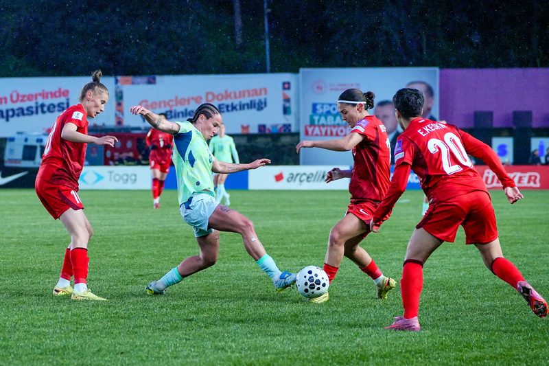 Schweizer Nati lässt Punkte in der Türkei liegen: Crnogorčević überzeugt, Xhemaili enttäuscht