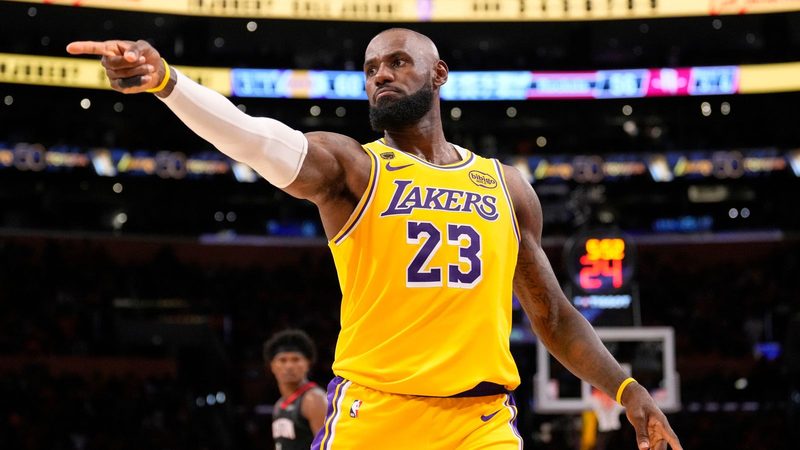 Lakers Stun Rockets in Playoff Opener as LeBron and Kennard Shine Without Durant
