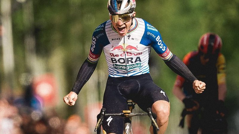 Remco Evenepoel arrasa en Amstel y lanza un aviso a Pogacar y Seixas
