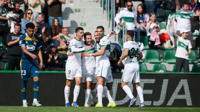 Elche recupera a Marc Aguado para la lucha por la permanencia en LaLiga