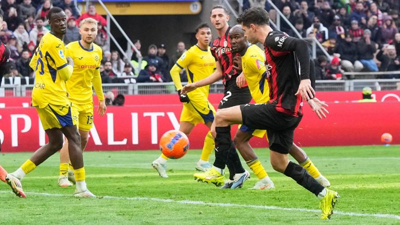 Sammarco, Orban, Pulisic e Leao cercano il gol in una sfida bloccata