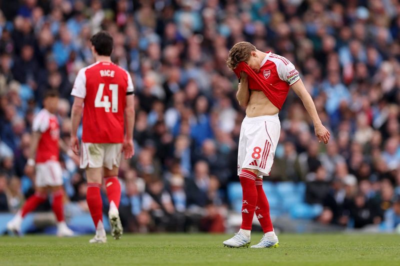 Arsenal Faces Major Challenges as Manchester City Takes Charge of Title Race
