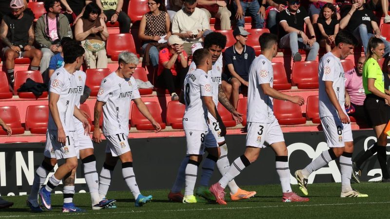 El FC Cartagena sufre un doloroso revés ante el Eldense en el tiempo de descuento