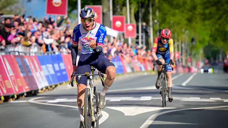 Le coureur belge Remco Evenepoel s'impose à l'Amstel Gold Race 2026 face à Mattias Skjelmose