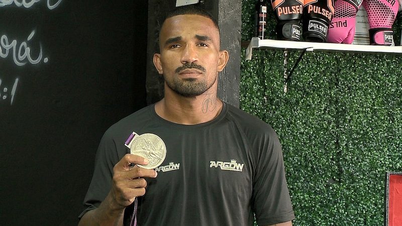 Esquiva Falcão vende medalha olímpica para investir em sua própria academia