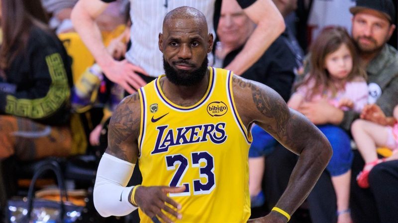 LeBron James brilla en su primer playoff junto a su hijo: "Es la cosa más loca"