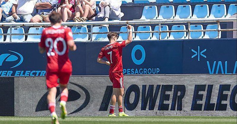 Miguel Sierra brilla con un gol tras renovar su contrato hasta 2029