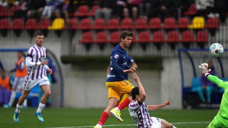 Marc Cardona impulsa al FC Andorra hacia el play-off y deja al Valladolid en crisis