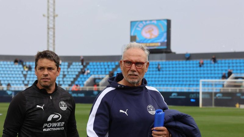La UD Ibiza frena la dimisión de Miguel Álvarez tras la derrota ante Sevilla B