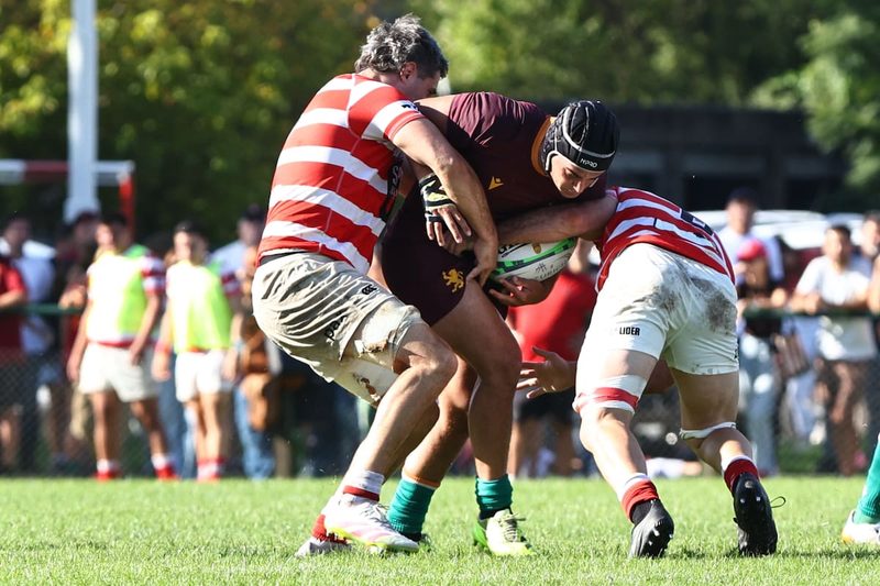 Newman supera a Alumni en un épico duelo lleno de tries y emoción