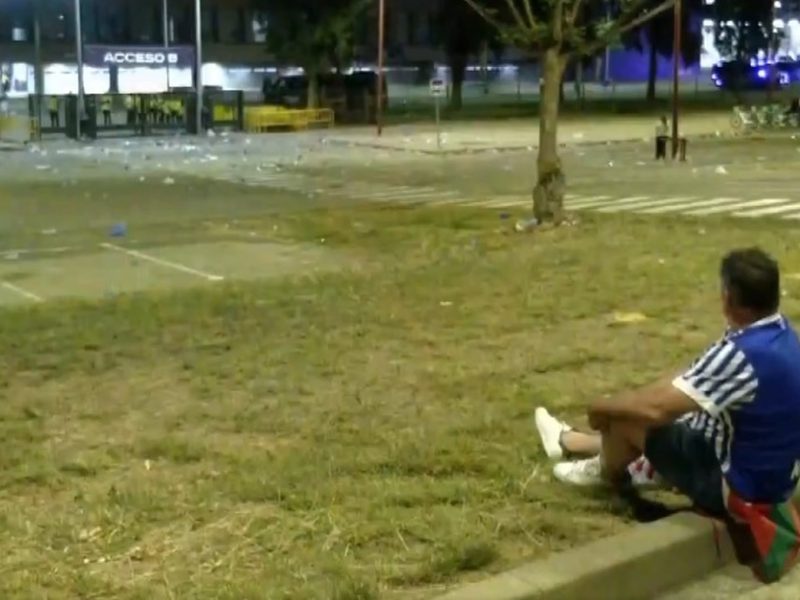 Un hincha de la Real Sociedad vivió la final de la Copa del Rey desde la calle