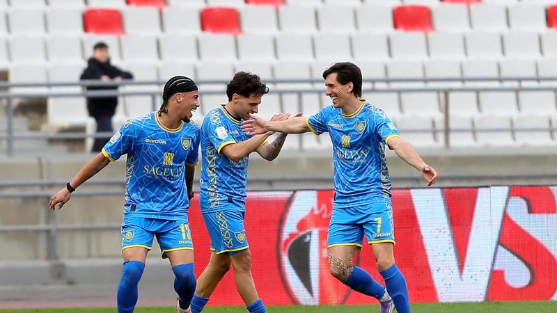 Il Padova vola verso la salvezza, Pescara e Carrarese si dividono la posta: 2-2