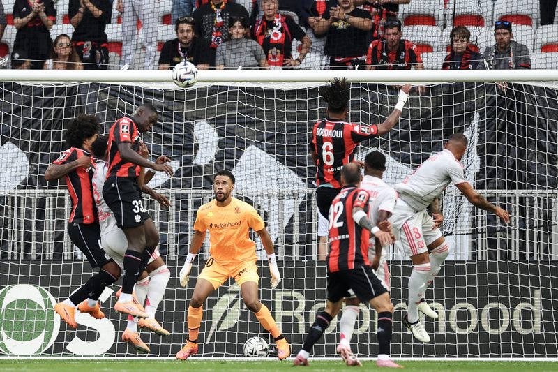 L'OL face au PSG : des coups de pied arrêtés à exploiter pour l'emporter