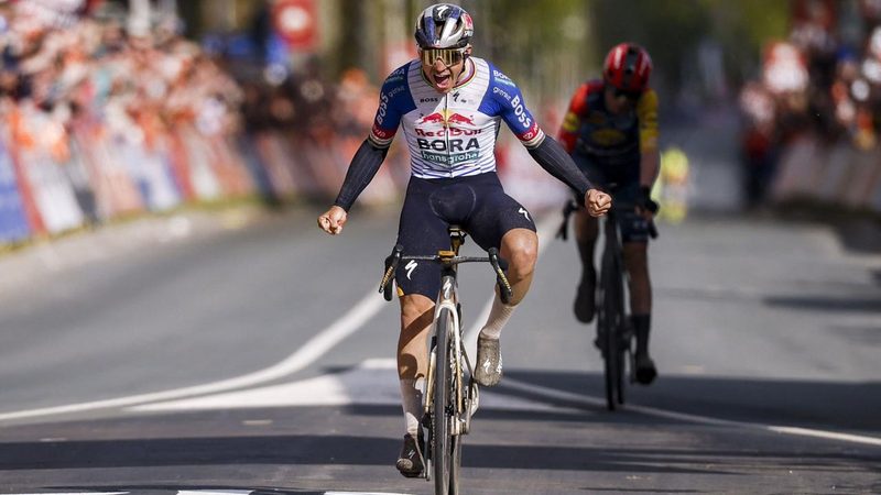 Evenepoel triumphiert beim Amstel Gold Race und bereitet sich auf Pogacar-Duell vor